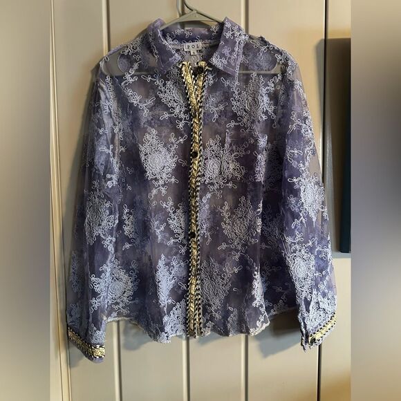 NWOT POL Purple Lilac Lace Blouse with Intricate Floral Design Metal Buttons - Picture 1 of 7